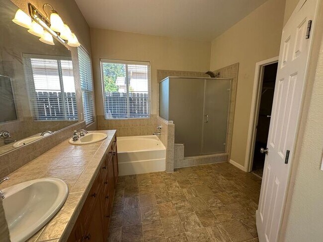Building Photo - 1631 Caliterra Way