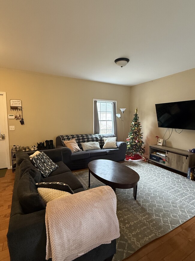 Building Photo - 15 Big Meadow Ln