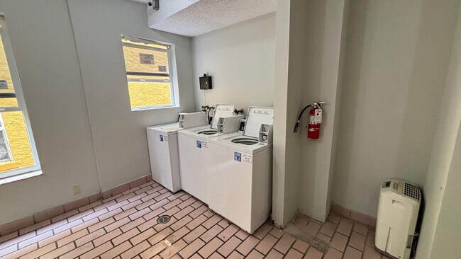 Building Photo - 1320 Drexel Ave