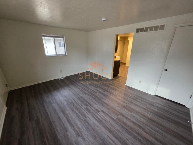 Building Photo - 1406/1408 Broadway St