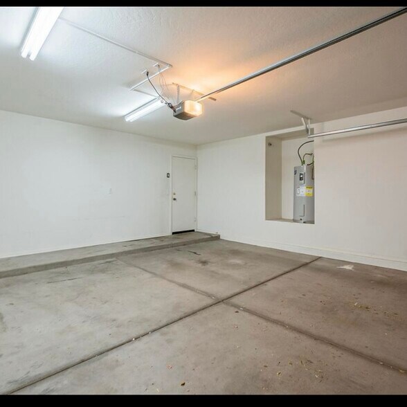 Building Photo - 17531 W Caribbean Ln