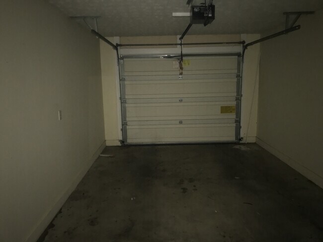 Building Photo - 3/2 in East Montgomery