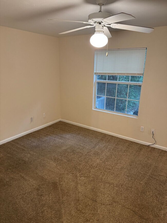 Building Photo - 3/2 Townhouse Available for Immediate Occu...