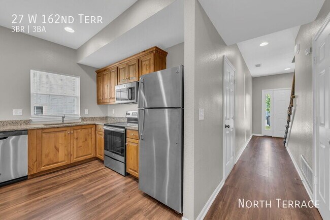 Building Photo - Roomy 3BR Townhouse in Belton w/ Attached ...