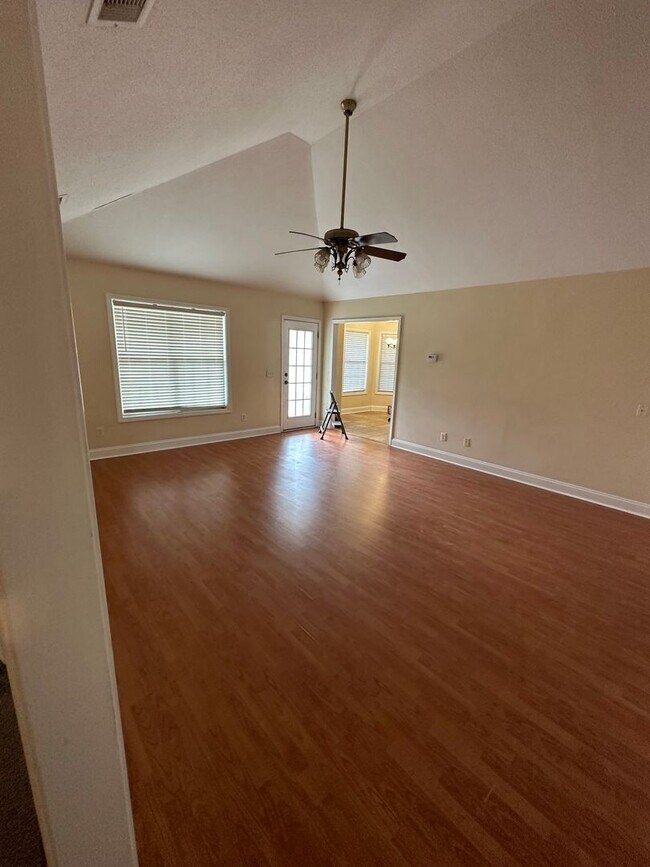 Building Photo - 789 Spence Dr