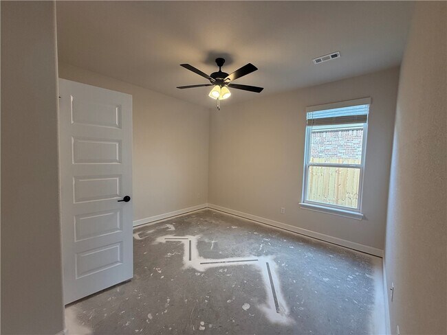 Building Photo - 1900 Bugg St