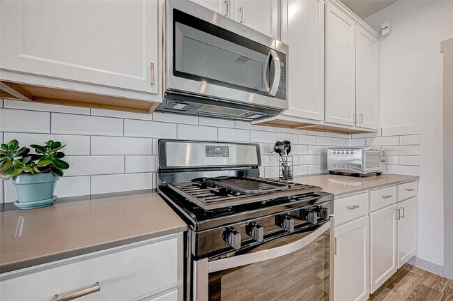 Building Photo - 6911 Amber Clf Ln