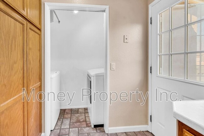 Building Photo - 622 Patricia Ln