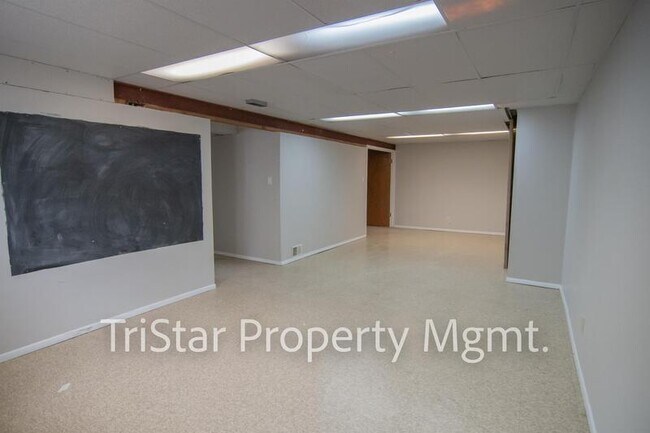 Building Photo - 3413 Greenwood Cir