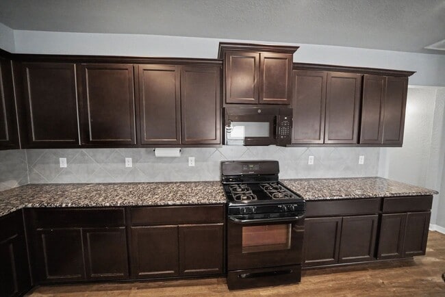Building Photo - Modern 4-Bed Home with Open Layout in New Braunfels - Realtor Commission: $500