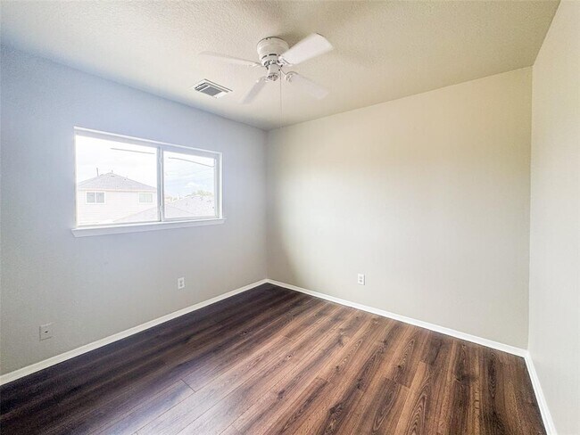 Building Photo - 6406 Provident Green Dr