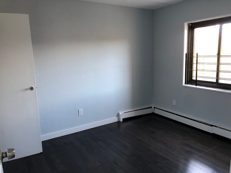 Building Photo - 26 Circuit Rd