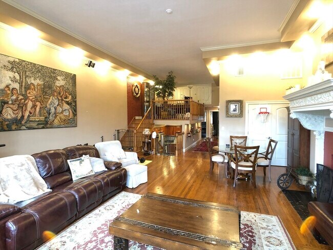 Building Photo - 186 Beacon St