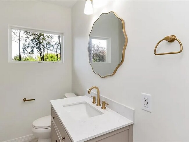 Building Photo - 38 Lourando Dr