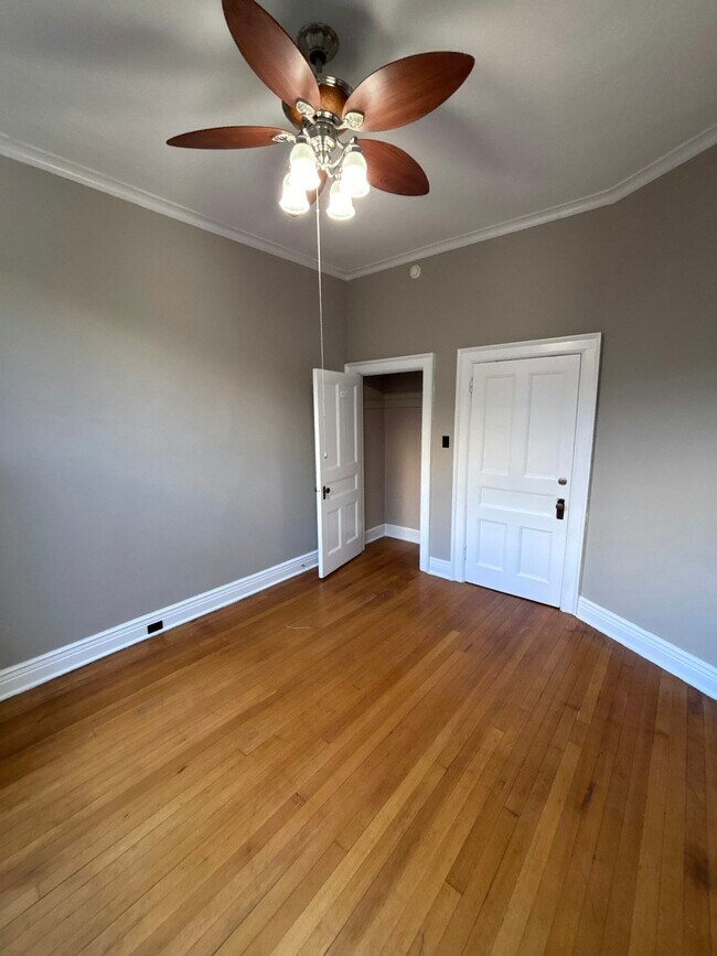 Building Photo - 509 Monroe Ave