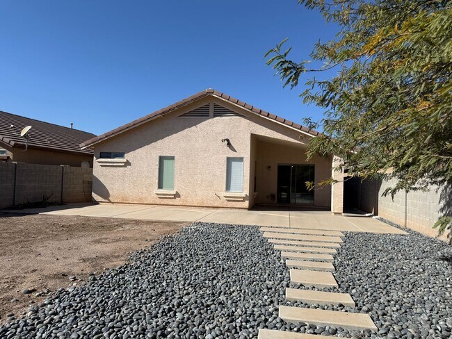 Building Photo - Spacious four bedroom for lease in Laveen Meadows!