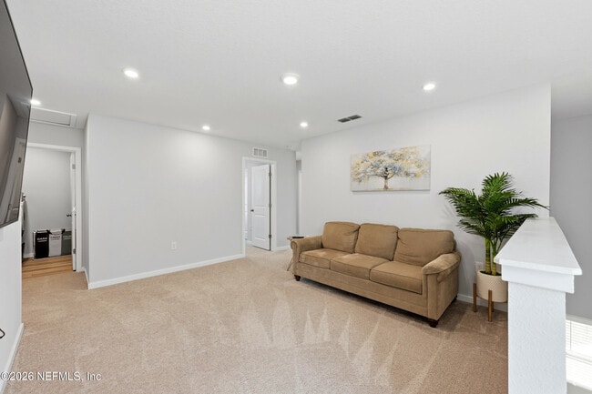 Building Photo - 14742 Cashew Ave