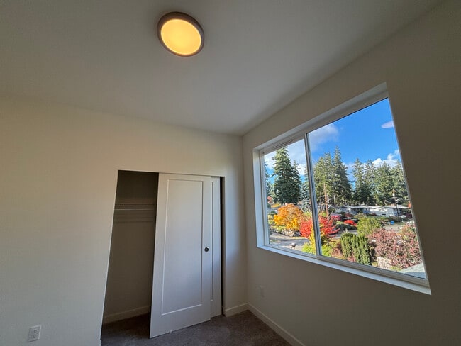 Building Photo - 18526 Wallingford Ave N