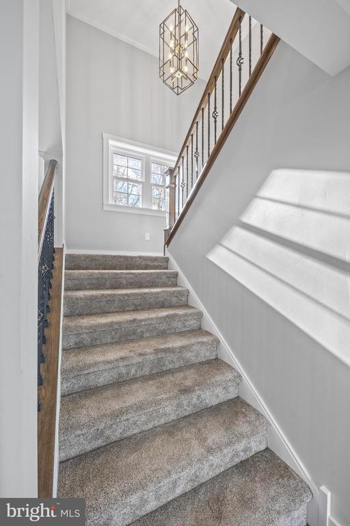 Building Photo - 1322 W King Rd