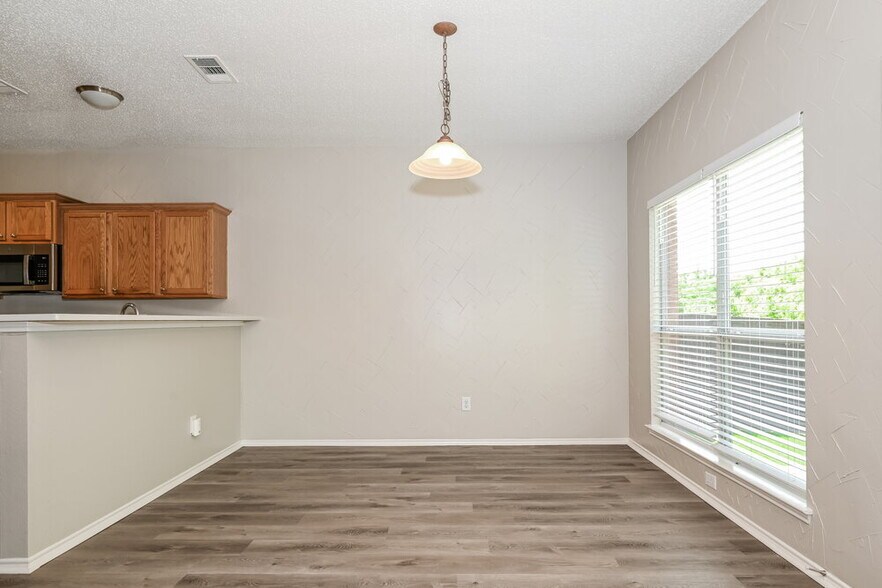 Building Photo - 5717 San Marino Dr
