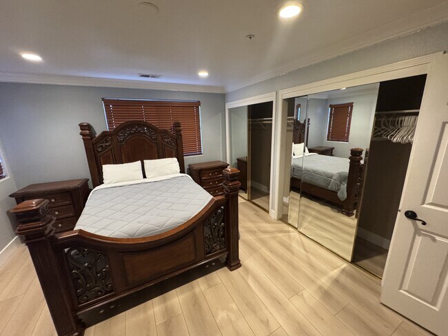 Building Photo - 10 Rhine Cir