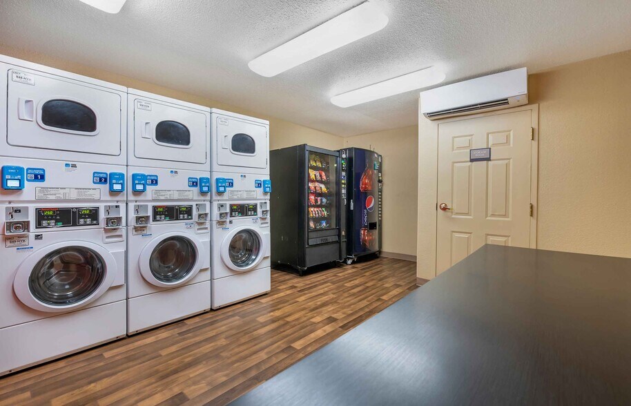 Building Photo - Furnished Studio-Indianapolis - West 86th St.