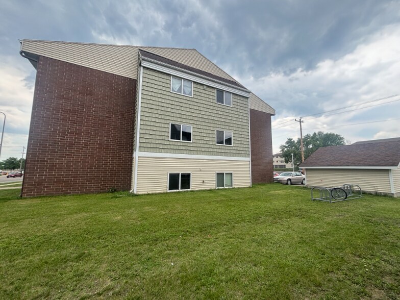 Building Photo - 1217 4th Ave S