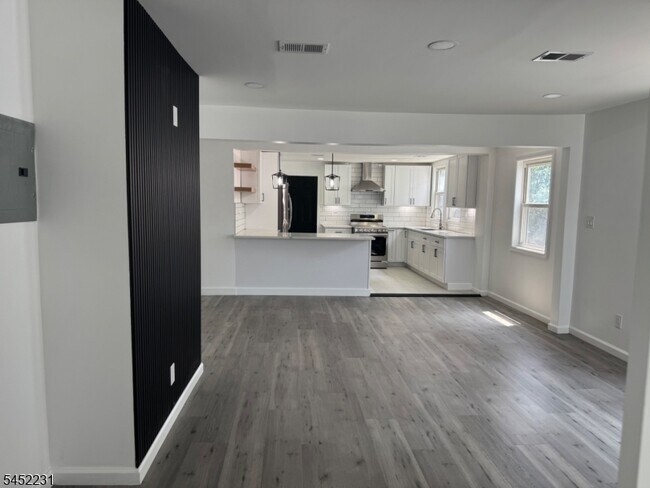 Building Photo - 114 Orange Ave