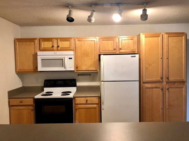 Building Photo - 431 Harts Cove Way