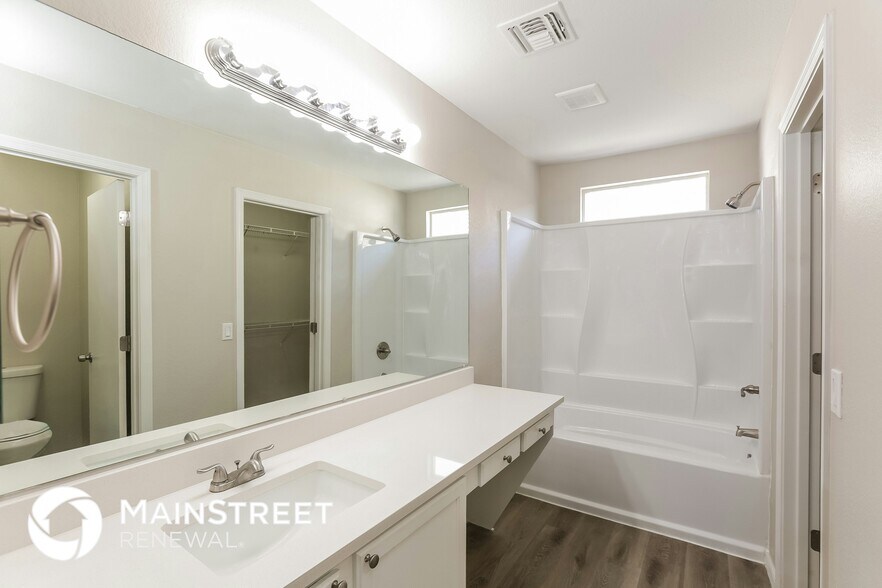 Building Photo - 1510 E Sonrisas St