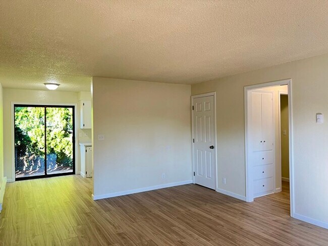 Building Photo - 2Bd/1Ba Single Story Apartment Unit - Move...