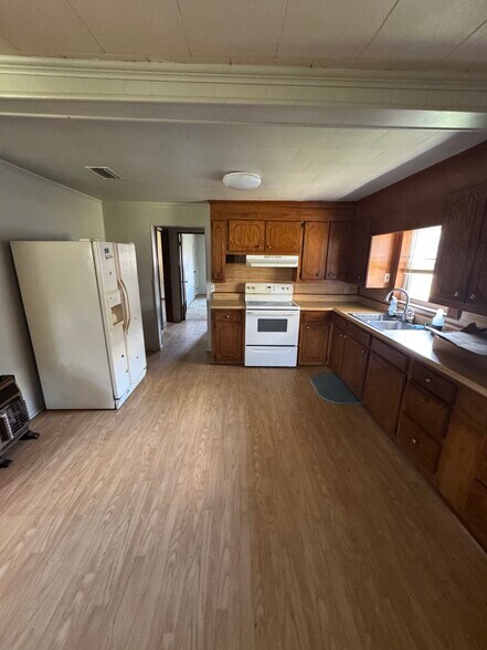 Kitchen - 2202 S Adams Ave