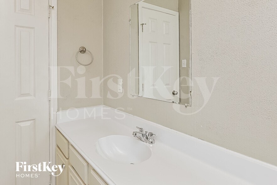 Building Photo - 712 McCardell Dr