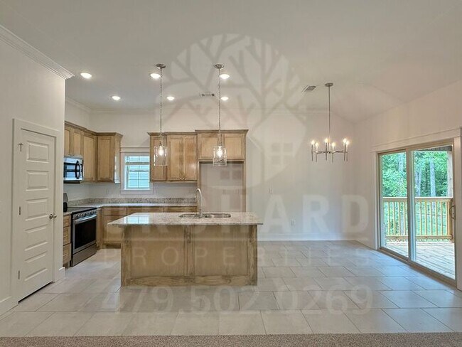 Building Photo - Single-Family Home- 2 Bed/ 2 Bath w/ Hobby...