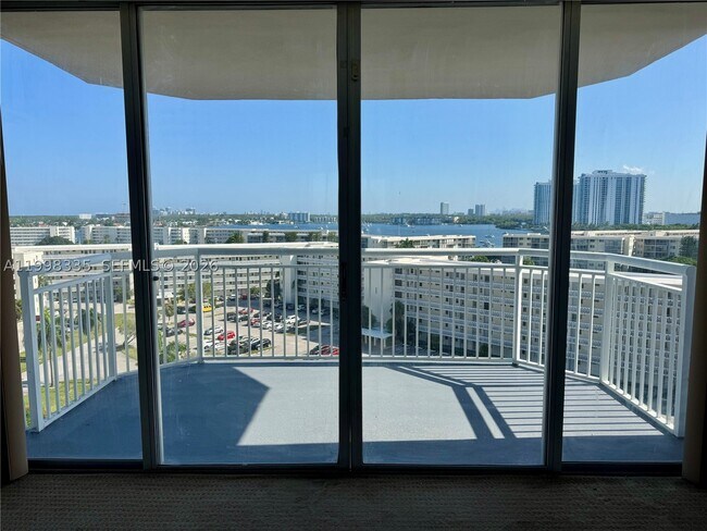 Building Photo - 18011 Biscayne Blvd