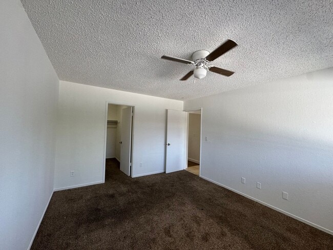 Building Photo - 1190 S Winery Ave