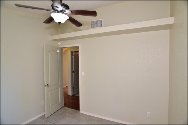 Building Photo - 14325 Island Point Dr