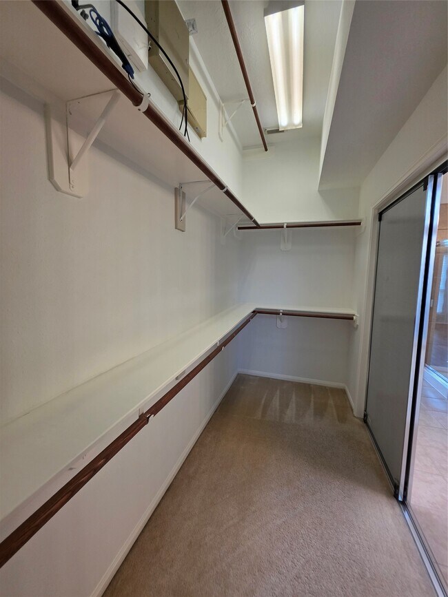 Building Photo - 5218 Cottonwood Creek Ln