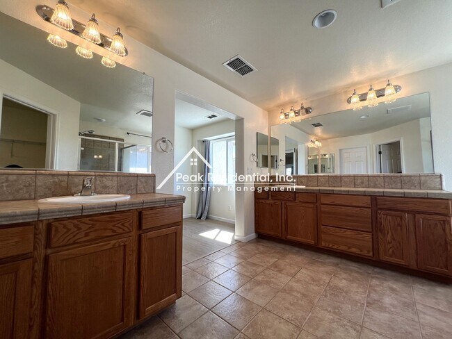 Building Photo - Spacious 4bd/3ba Elk Grove Home!