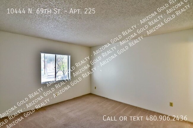 Building Photo - 10444 N 69th St