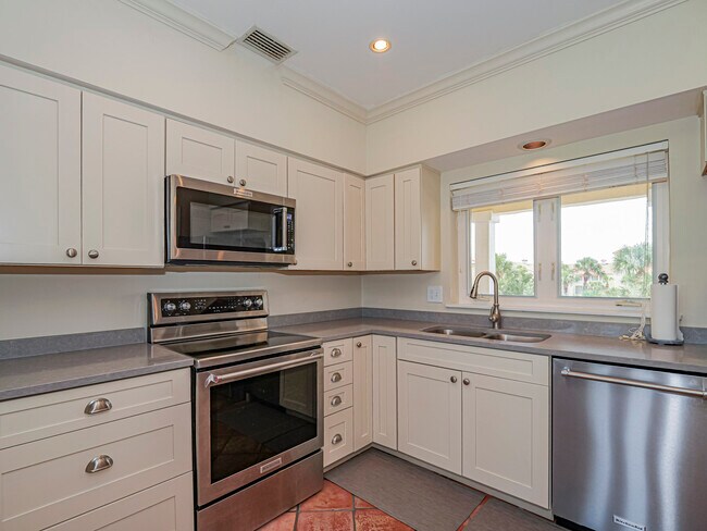 Building Photo - 5060 Harmony Cir
