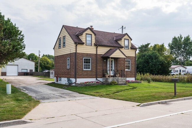 Building Photo - 2411 W Mill Rd