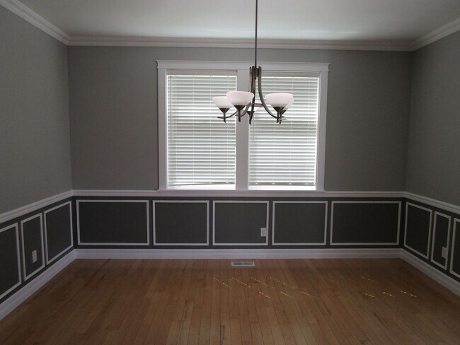 Building Photo - 2504 Fir Crest Blvd