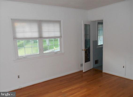 Building Photo - Impressive North Arlington Home with Abund...