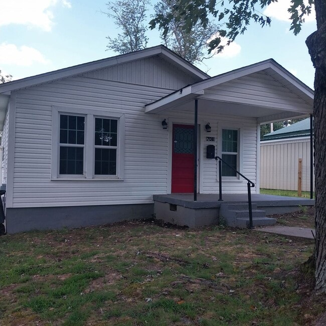 Building Photo - Cottage Style Dollhouse