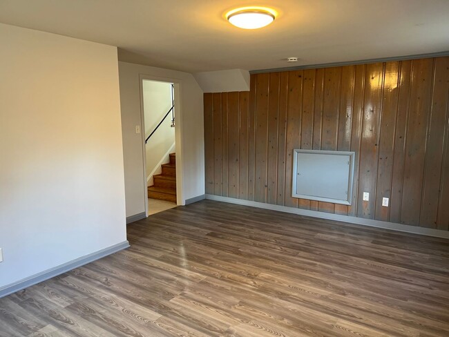 Building Photo - Lovely Split Level Close to Walter Reed, N...
