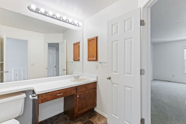 Building Photo - Immaculate 2-Story Townhome with Fireplace...