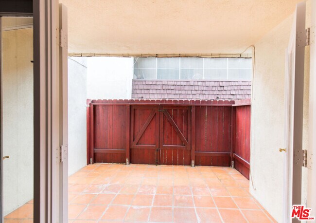 Building Photo - 2418 Graham Ave