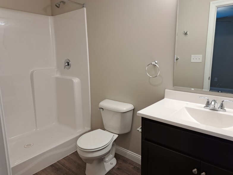 Main Bathroom - 3130 Burlew Blvd