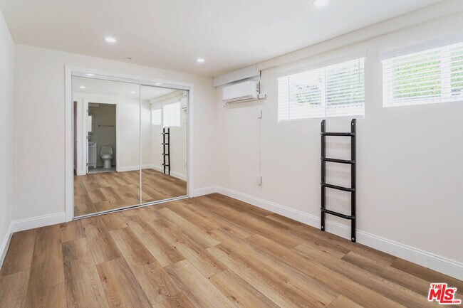 Building Photo - 4422 Melbourne Ave